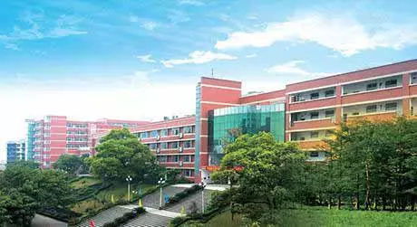 开学首日,看重庆各重点中学书记校长们端出了哪些 鸡汤