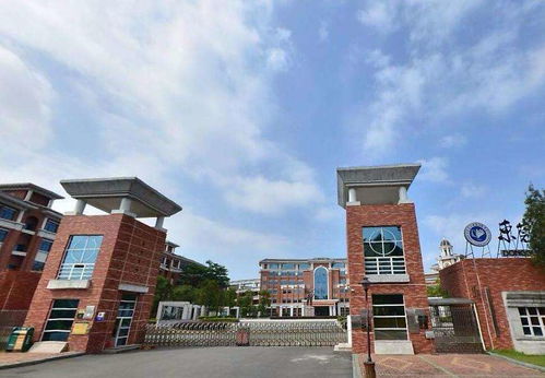 东莞市塘厦初级中学与厦门市启悟中学 两所优质中学的教育实践与特色