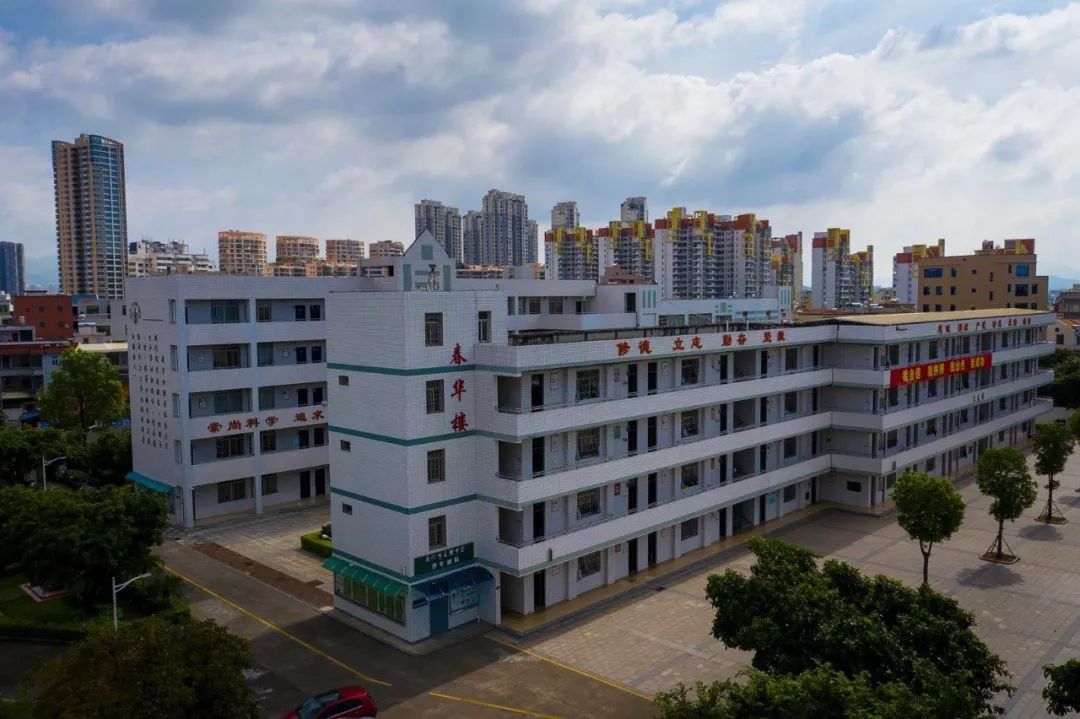 启悟中学正式更名为同安实验中学，今秋计划招收600名普高新生